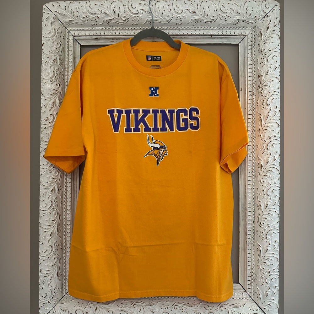 NFL Vikings Gold Short Sleeve Tee. Size L. ❣️